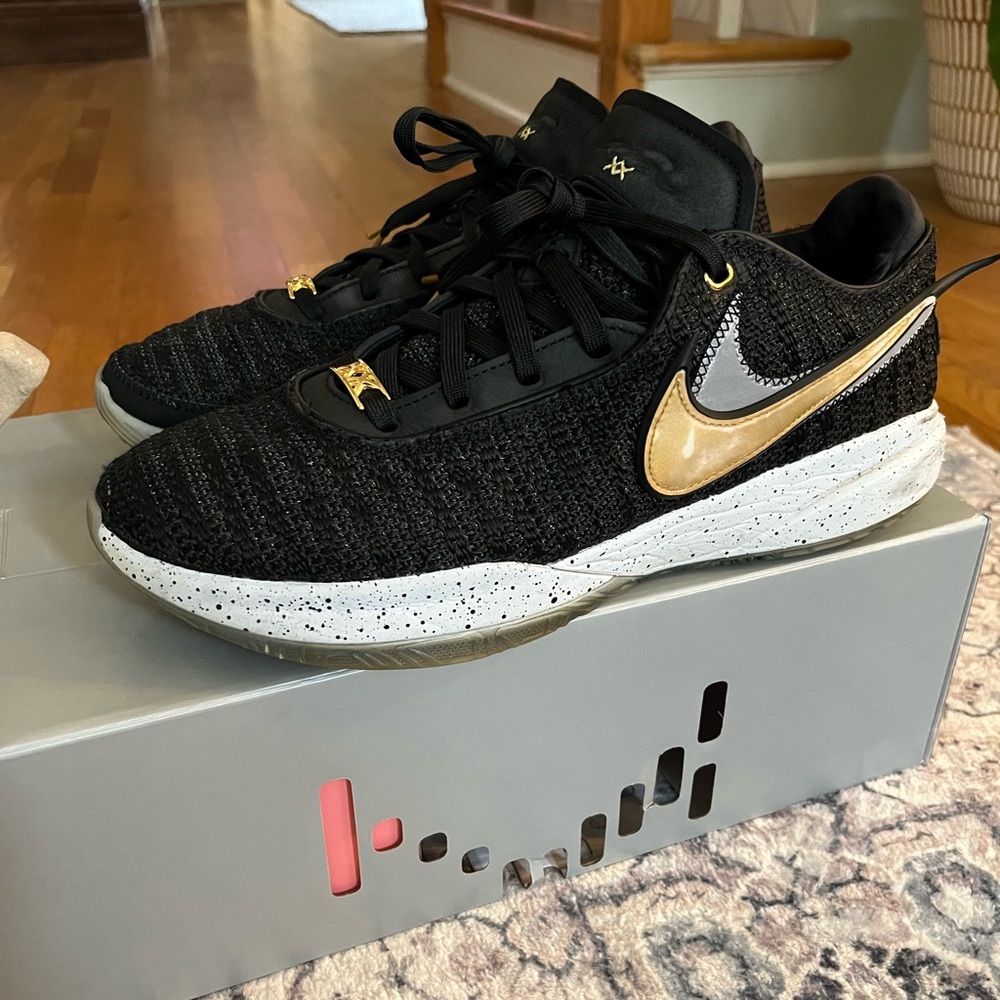 Men’s Lebron XX- size 10.5